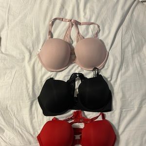 3 Victoria’s Secret bras